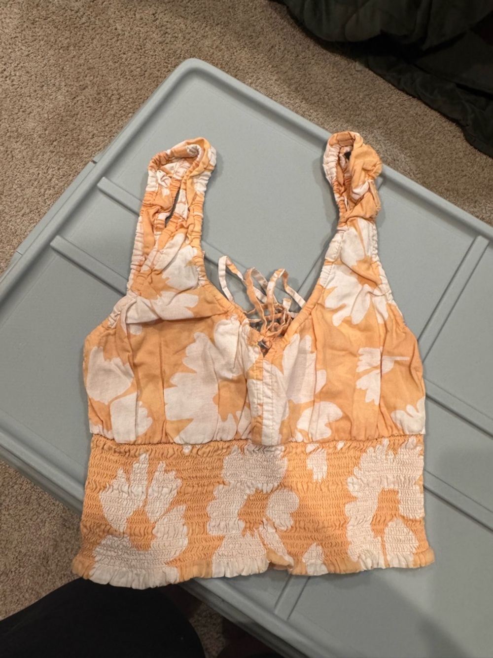 American eagle Women’s Peach Floral Smocked Tank Top size XS